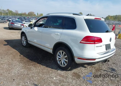 2017 Volkswagen Touareg V6 Sport z USA, uszkodzony, nr VIN WVGEF7BP1HD003335
